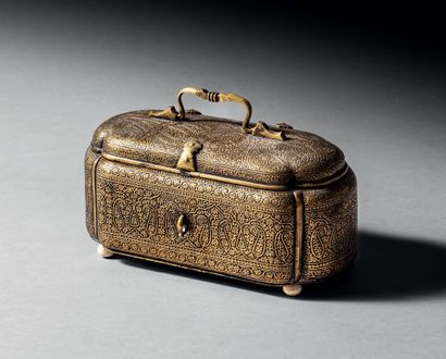 * Coffret Kashmiri
Inde, vers 1900
De forme...