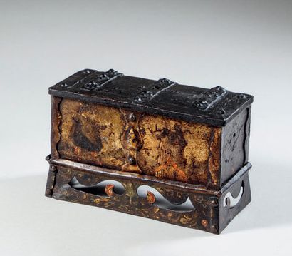 Coffret en fer forgé et peint à décor d'un...