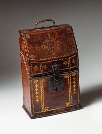 Gilded leather letter case with rosettes...