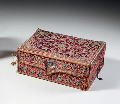 Red velvet box embroidered with silver and...