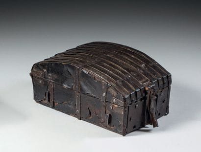 Leather-covered wooden messenger box, hinges...