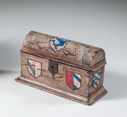 Box with domed lid in polychromed monoxyl...
