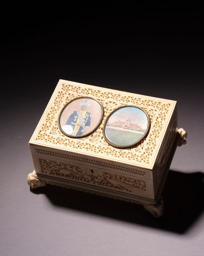 Openwork ivory box
The lid features two miniatures:
-...