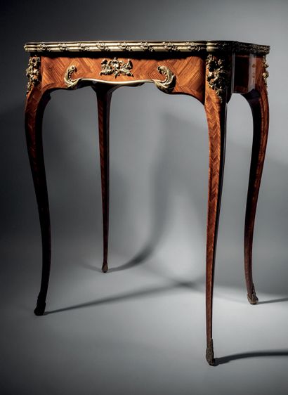 Henri NELSON
Rosewood veneered writing table....