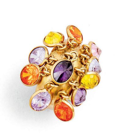 Bague jonc en or 750°/°° ornée de pampilles...