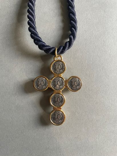 Christian LACROIX (dans le goût de)
Pendentif...