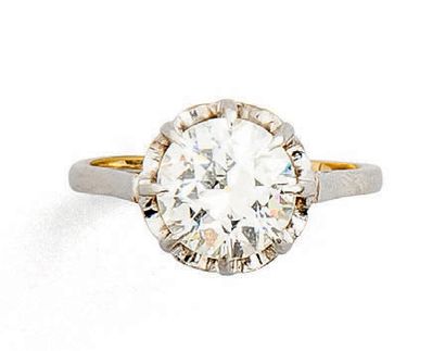Bague solitaire en or gris 750°/°° et platine,...