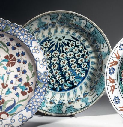 Delft
Round earthenware dish with blue, red...