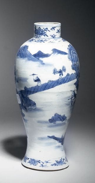 Chine
Porcelain baluster vase decorated in...