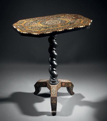 Tripod pedestal table in blackened wood,...