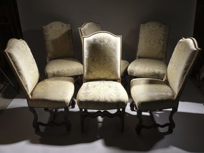 Suite of six walnut chairs. Sheepbone legs...