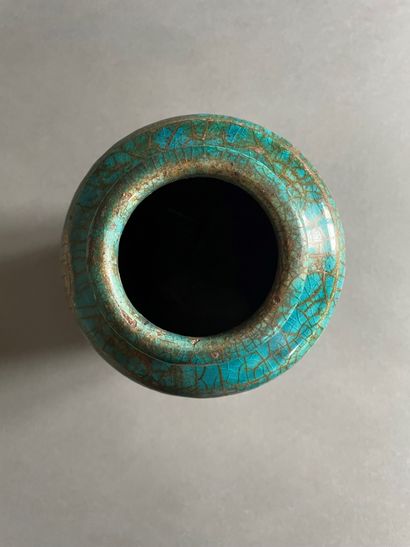 Perse
Cylindrical ceramic vase with cracked...