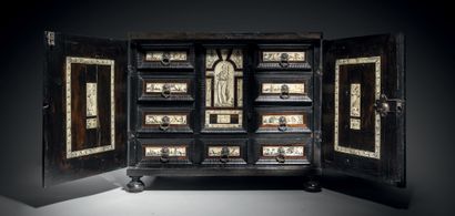 Precious travel cabinet in ebony veneer,...