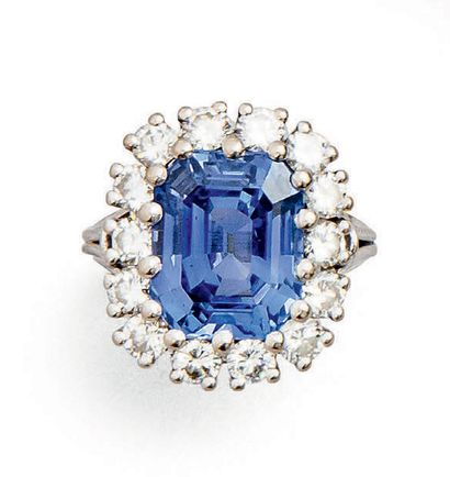 Bague à fils en or gris 750°/°° sertie d'un...