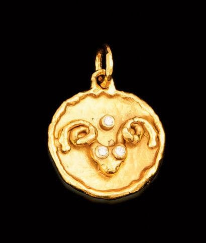 Jean MAHIE (née en 1943)
Pendentif en or...