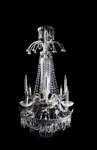Eight-light chandelier in gilded metal with...