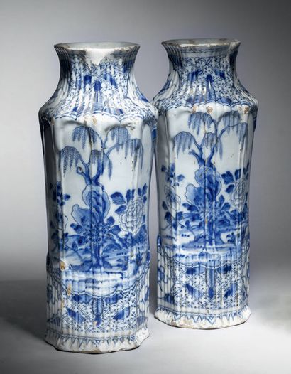 Delft
Two octagonal cylindrical vases with...