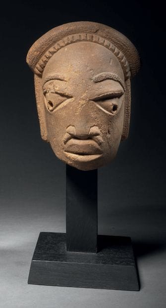 Nok head
Nigeria
Terracotta
H. 18 cm
1,000...