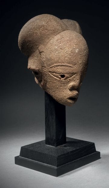 Nok head
Nigeria
Terracotta
H. 21 cm
1000...