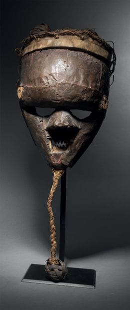 Salampasu mask
Congo DRC Wood, metal, fiber,...