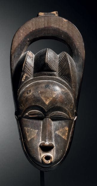 Baule mask
Ivory Coast
Wood
H. 32 cm

Provenance...
