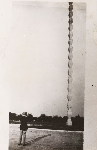 [BRANCUSI Constantin]. MARCU Micu
BRANCUSI...