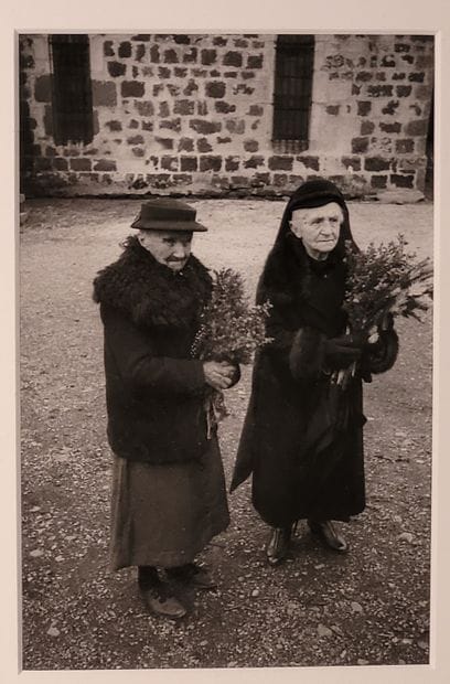 BOUBAT Edouard
old women at the cemetery....