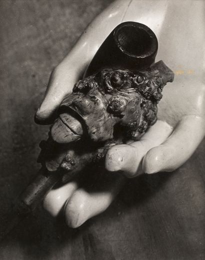 MAN RAY
PIPE IN HAND. ORIGINAL PHOTOGRAPH....