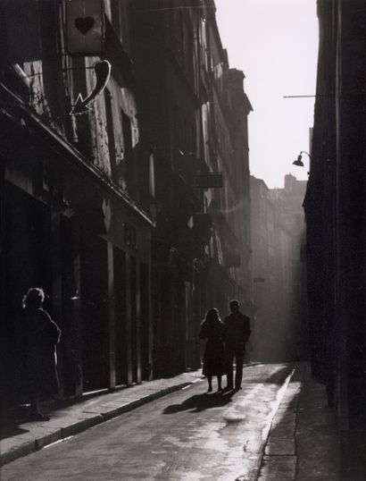 YANTCHEVSKY Nicolas
COUPLE WALKING DOWN A...