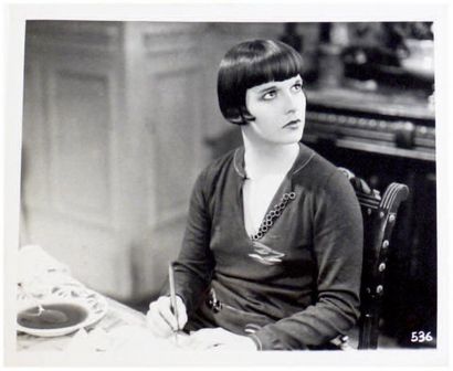 (AUGUSTO GENINA)
Louise Brooks dans une scène...