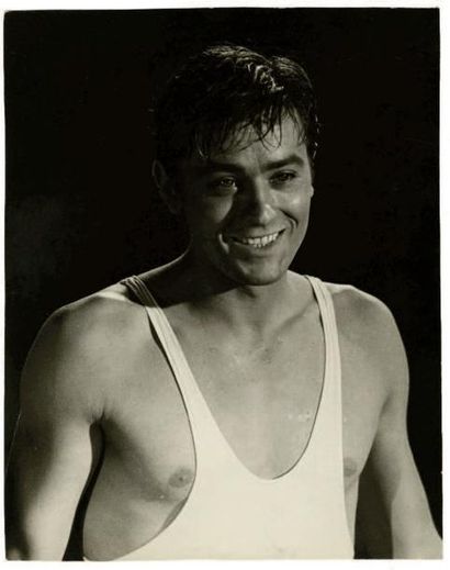 DENIS CAMERON (1928-2006)
Alain Delon en...