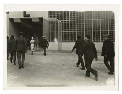 (René Clair)
«La rentrée de l'usine», scène...
