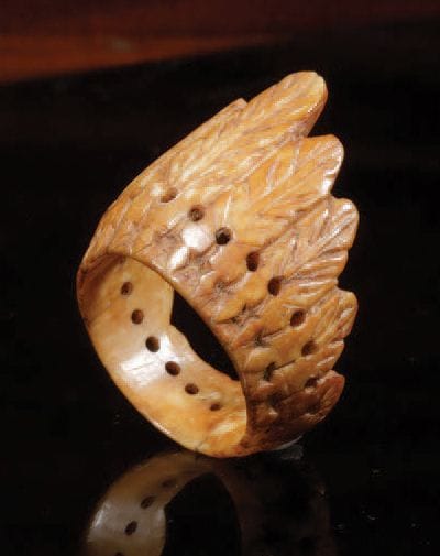 Archer's ring decorated with a feather headdress
Ivory
Mughal...