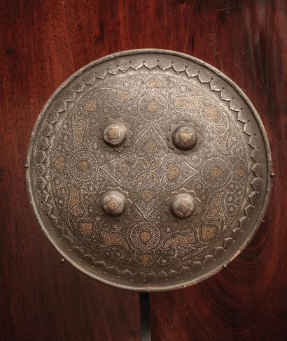 Small dhal shield
Steel with gold and silver...