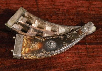 Small box with compartments
Cattle horn,...