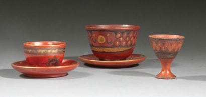 Two cups and a zarf in Tophane
Glazed earthenware...