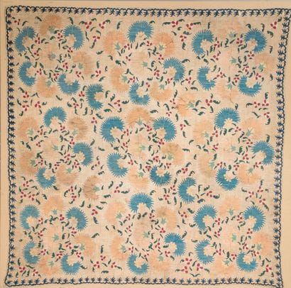 Bohemian embroidery with pink and blue carnations
Polychrome...