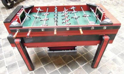 Baby foot noir et rouge années 50 H. 95 cm-...