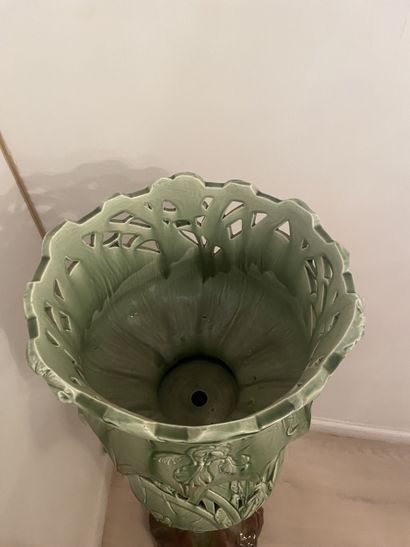 Complete in polychrome and openwork barbotine...