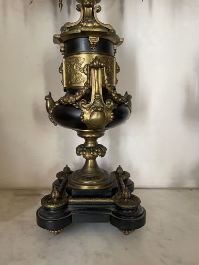 Paire de candélabres à six bras de lumière...