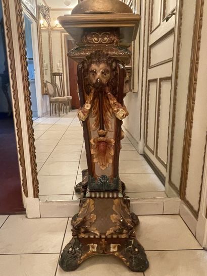 Sellette in polychrome barbotine.
Sheathed...