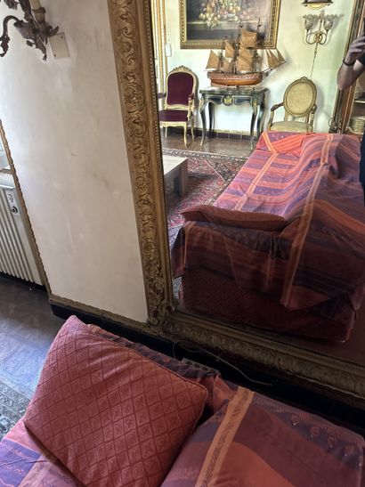 Important miroir de cheminée en bois stuqué...