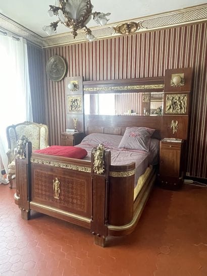 Bedroom furniture in veneer and marquetry...