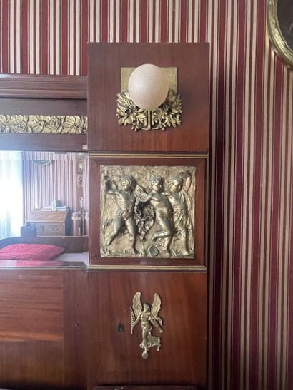 Bedroom furniture in veneer and marquetry...