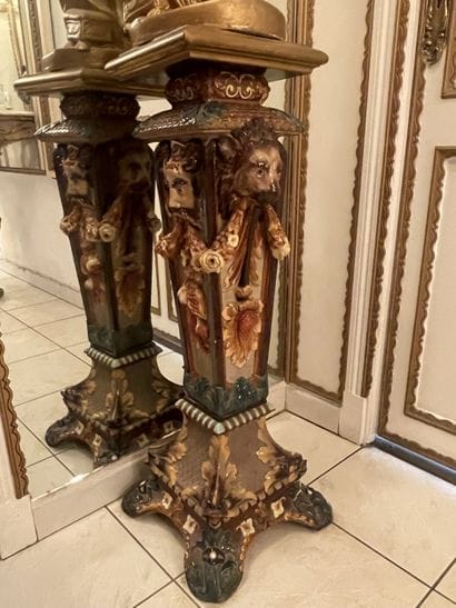 Sellette in polychrome barbotine.
Sheathed...