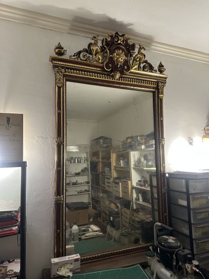 Important miroir en bois naturel sculpté...