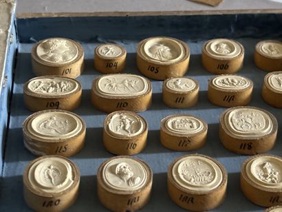 DOLCE GEMME ANTICHE
Collection of 36 plaster...