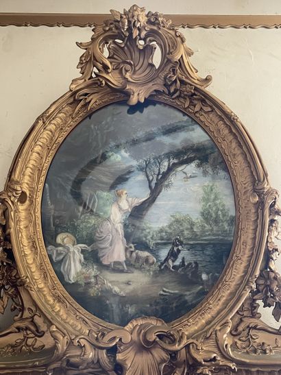 Miroir en bois stuqué et redoré. Modèle orné...