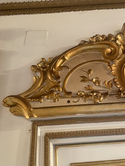 Suite of three pediments in carved wood,...