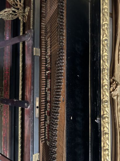 P. LENTZ PARIS
Piano droit à montants en...